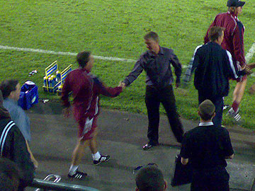 Martin Ling shakes hands with Alan Curbishley